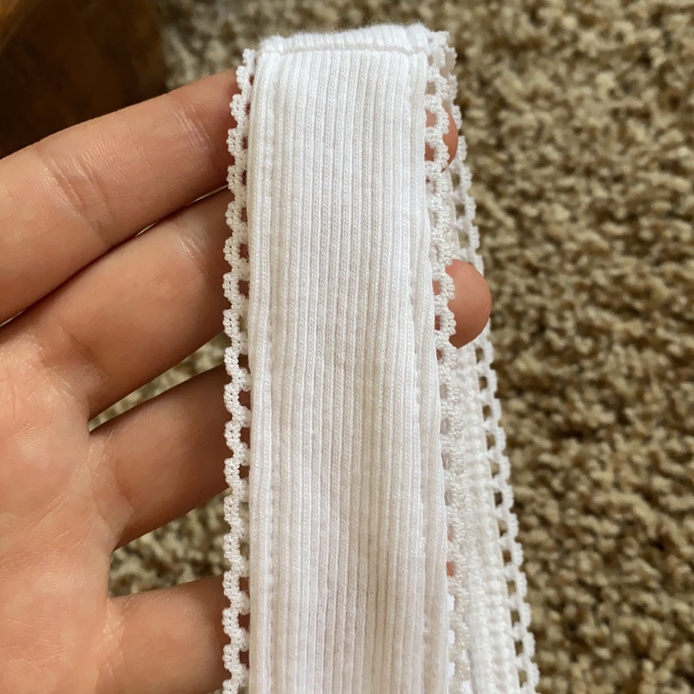 Cropped Ribbed White Tank Top - Picture 5 of 5